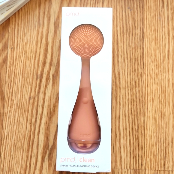 PMD Clean Smart Facial Cleansing Device - Picture 1 of 5